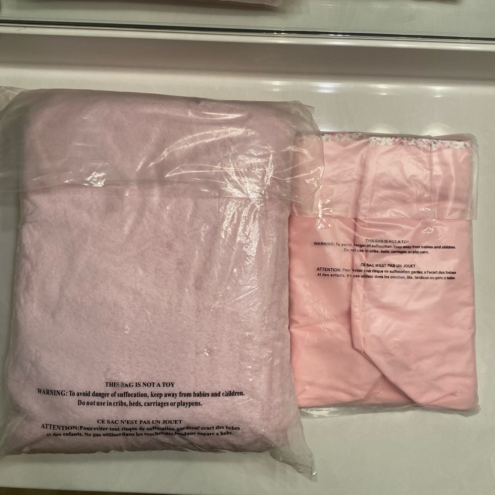 Pink VS Floral Tote and Blanket - Picture 5 of 8
